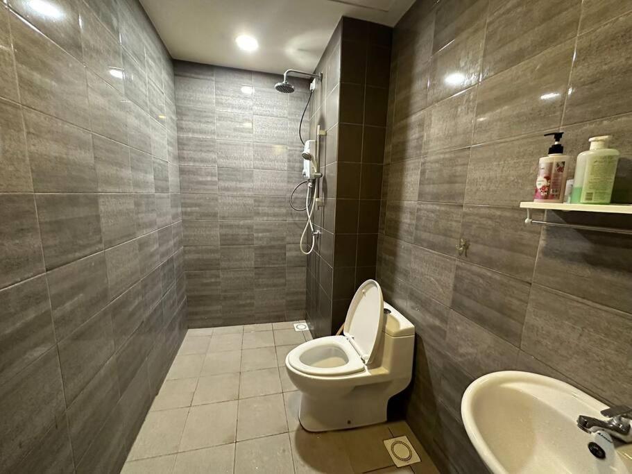 Cheras Studio with Free Netflix and City View