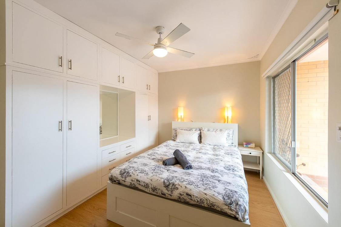 Henley Beach Seaside Escape