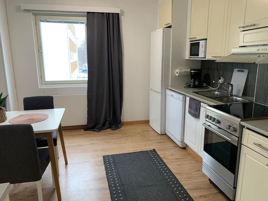 2BR big Apartment A8, free parking on the street view 4