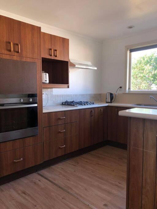 Family-Friendly 5-Bedroom Home Near Uni & Hamilton Gardens - Sleeps 10 view 4