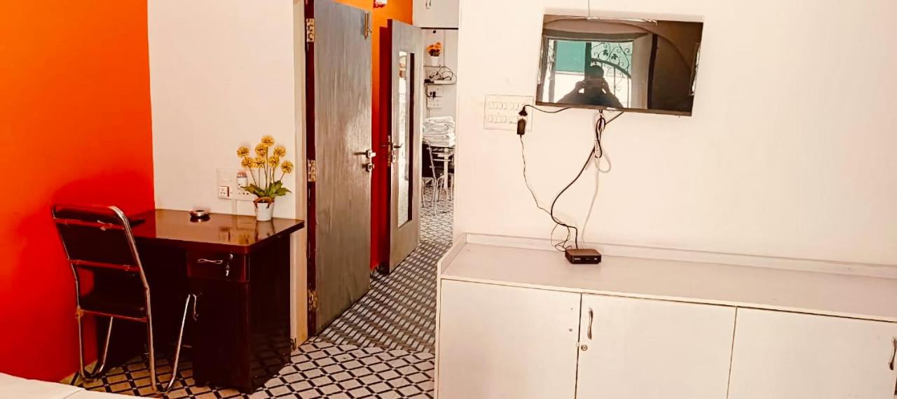 Budget Private Ac Room with Kitchen Near Osho Garden