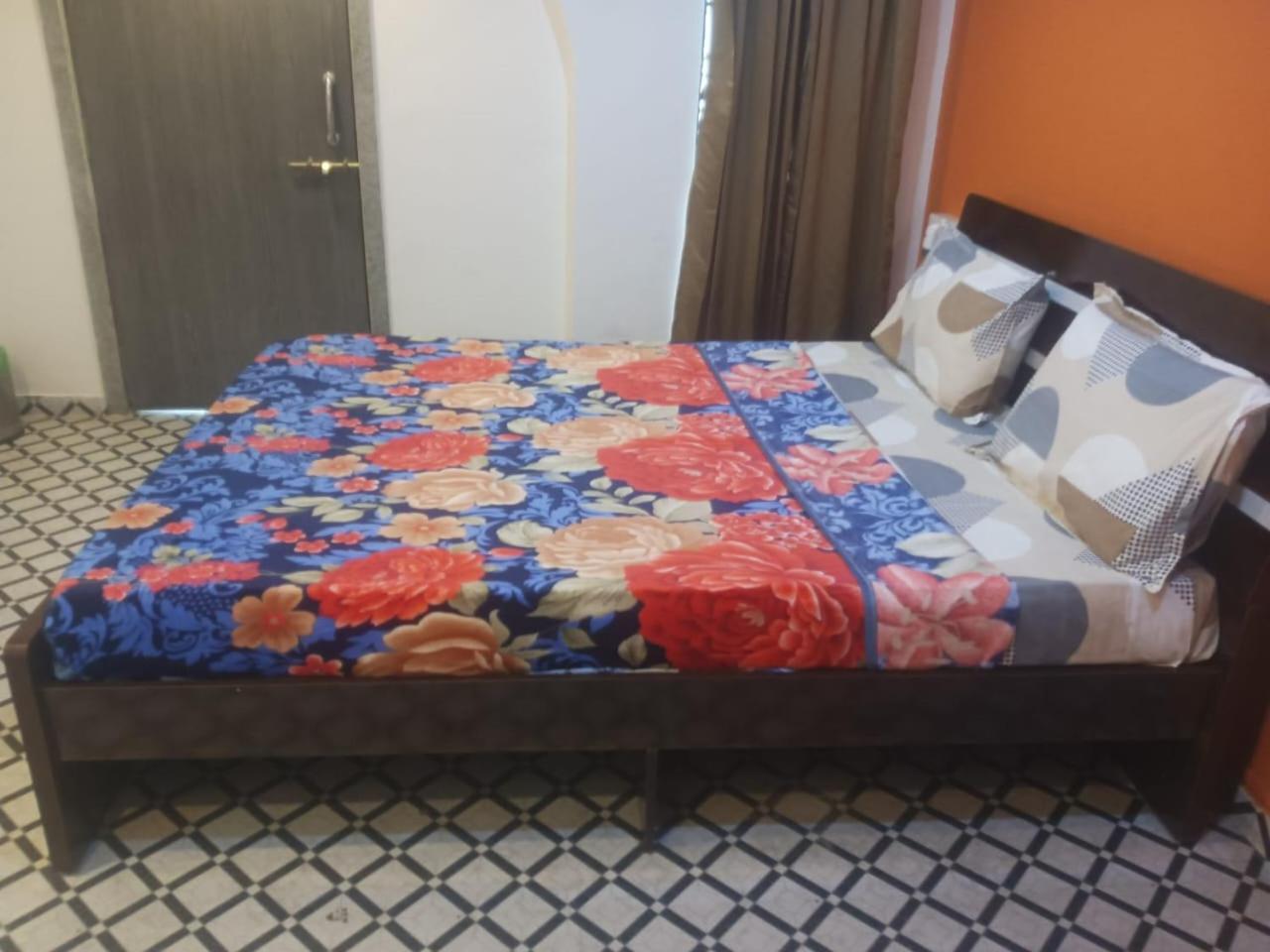 Budget Private Ac Room with Kitchen Near Osho Garden