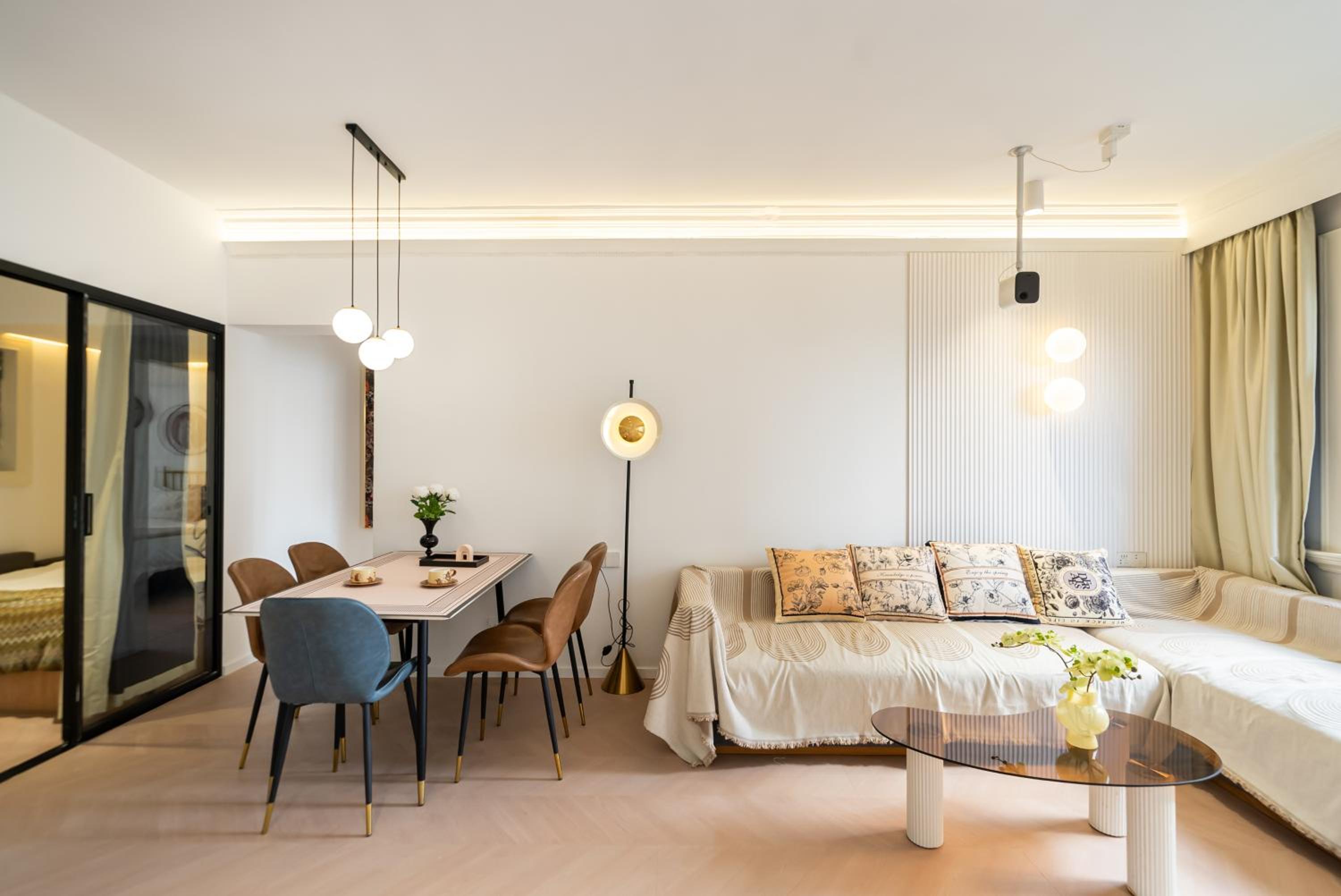 Yi Du Home with City View-3-Min Walk to Jingan Temple Metro & Mall