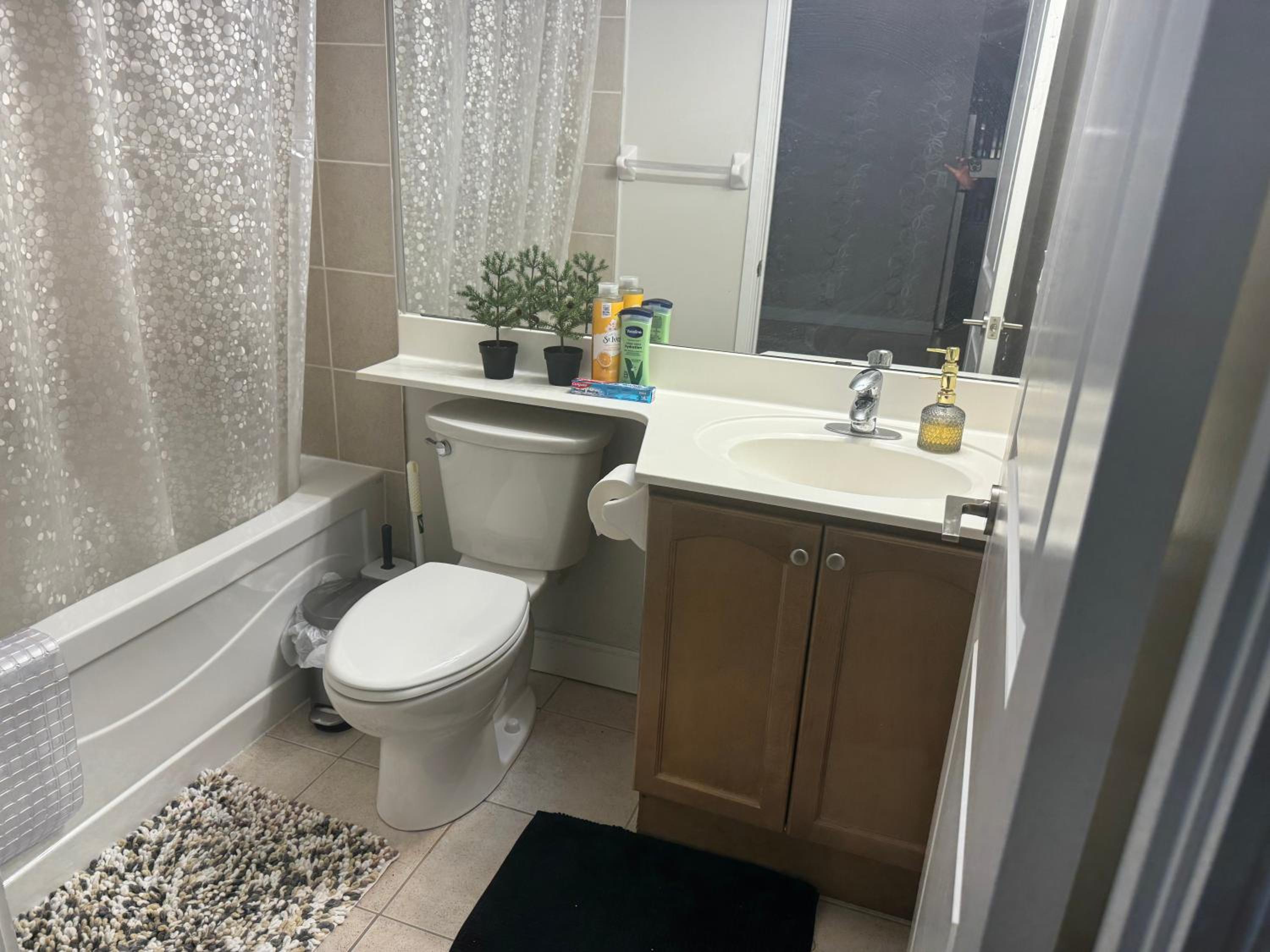 Lovely 1 bedroom Condo Downtown Mississauga Square One