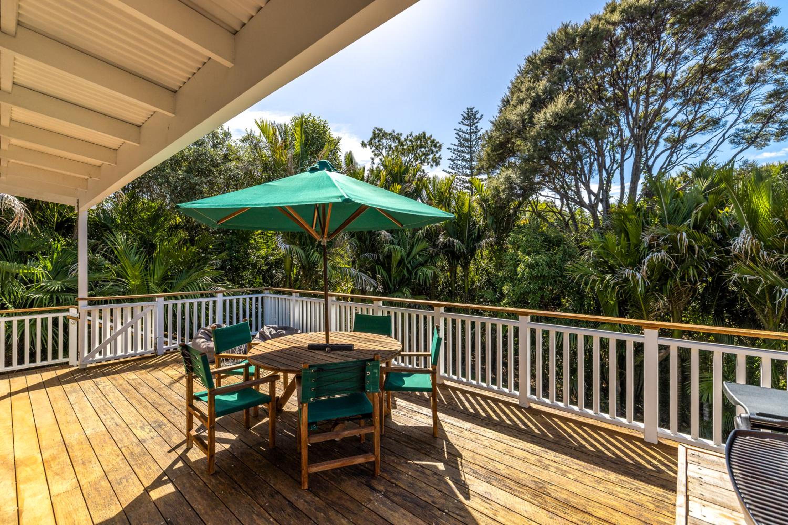 Nikau Cottage - Palm Beach Holiday Home view 5