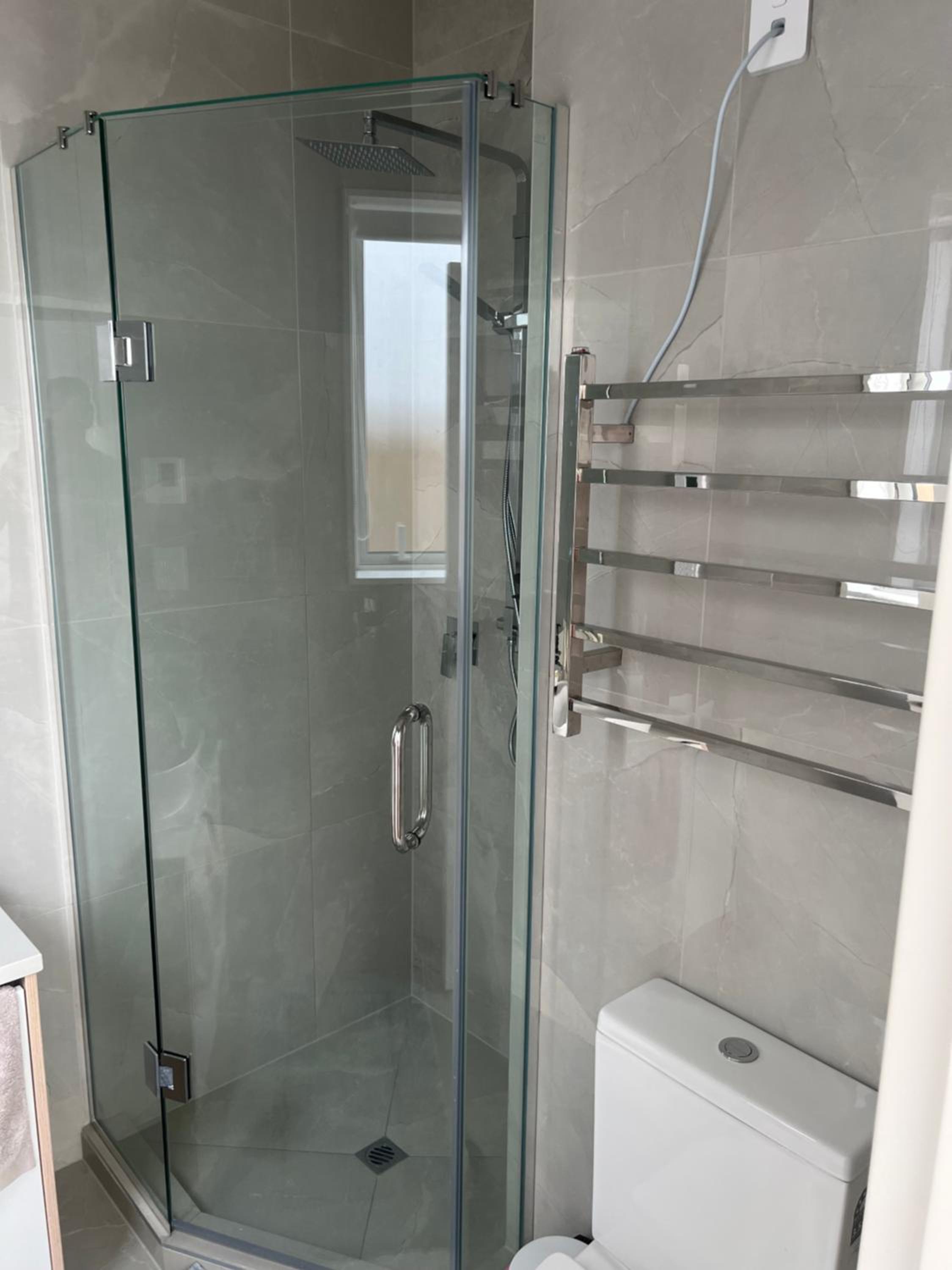 Private Ensuite for singles or couples photo 5