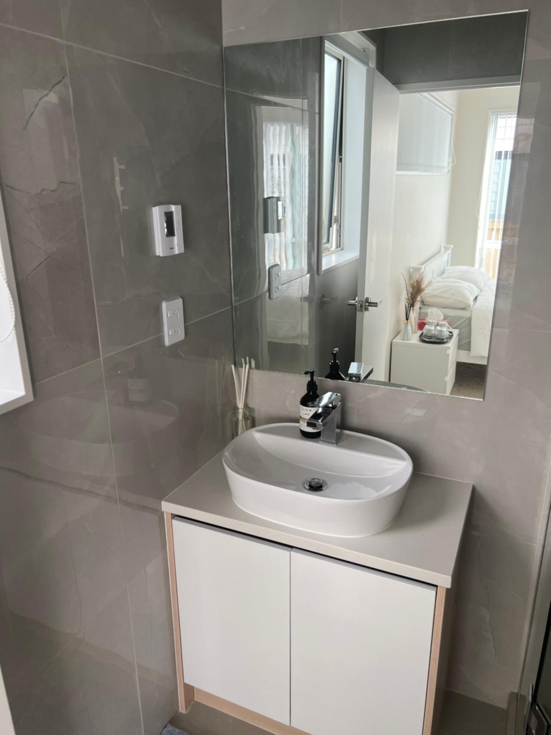 Private Ensuite for singles or couples photo 3