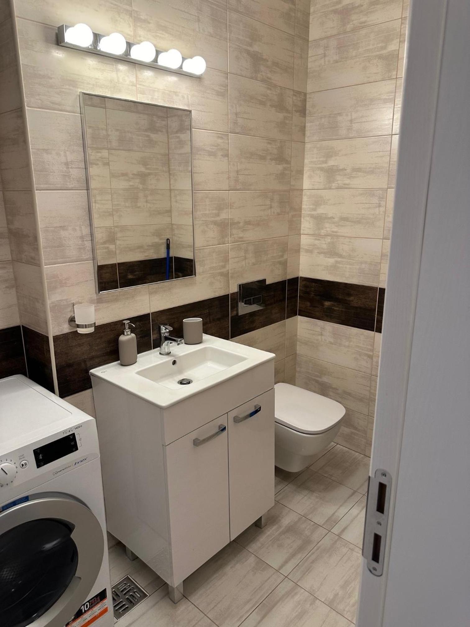 Rose Residence 4 Elegant Apartment in Pipera with Underground Parking & Self Check in view 5