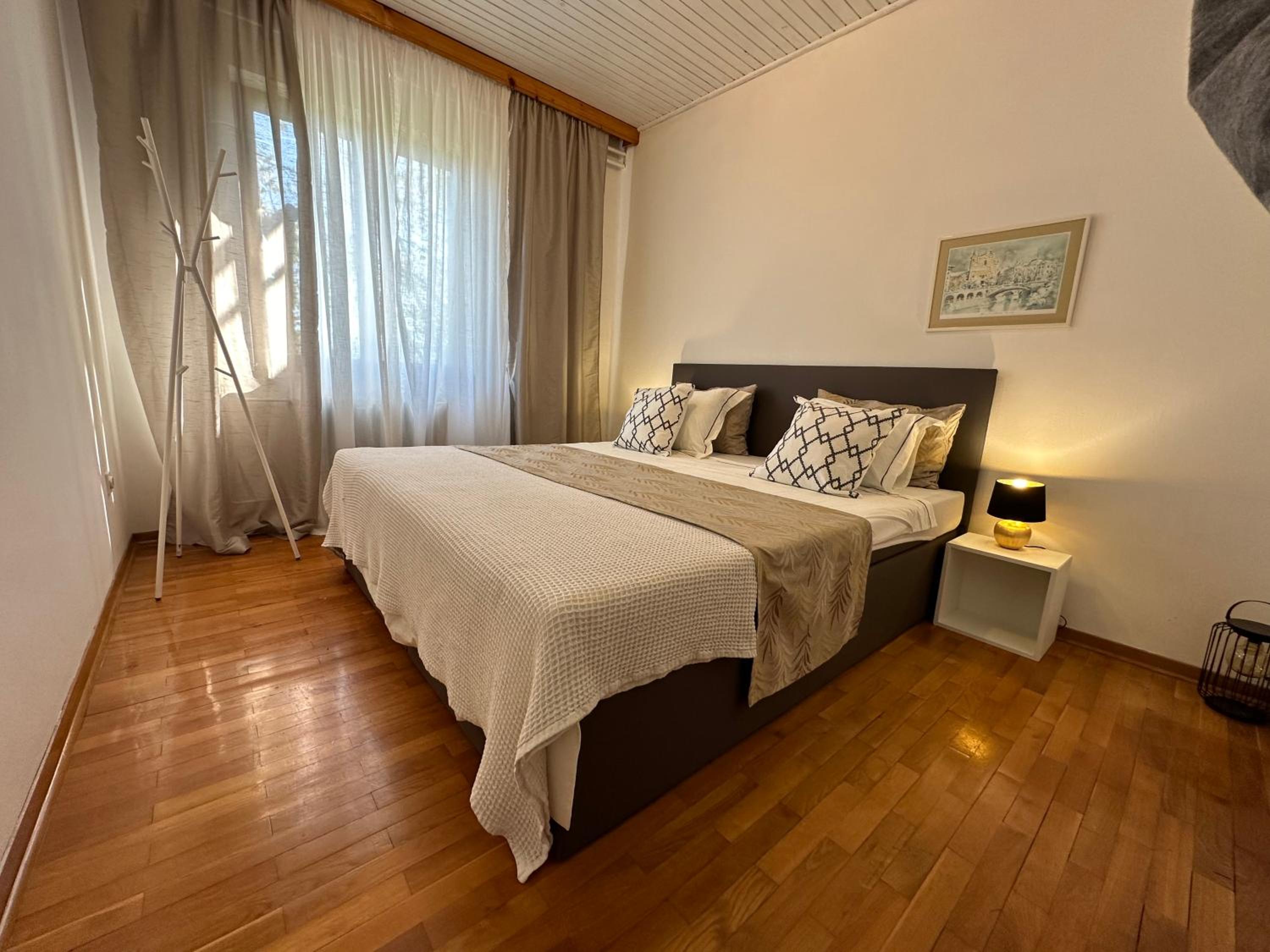 Sunny Hill Apartment