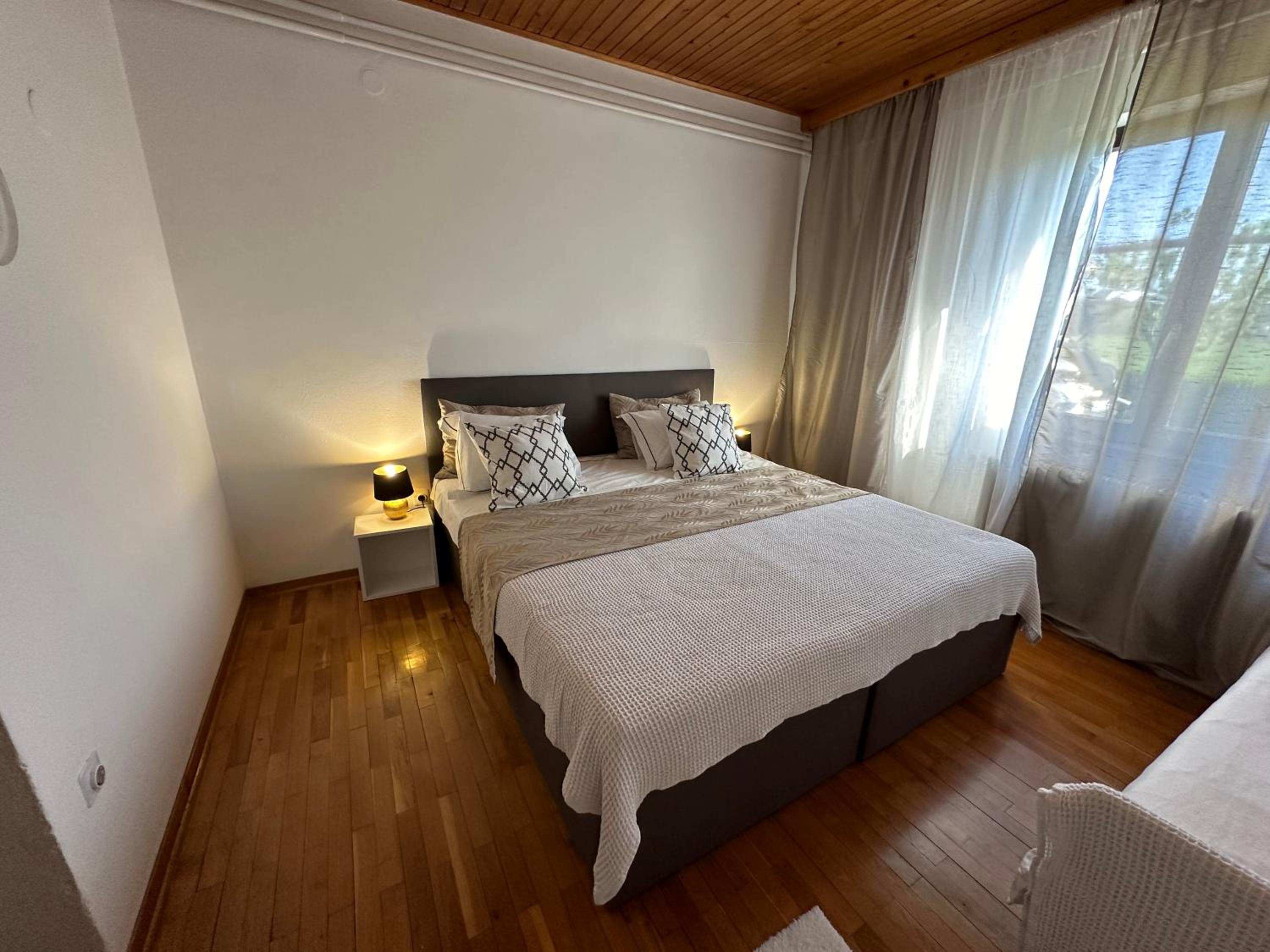 Sunny Hill Apartment