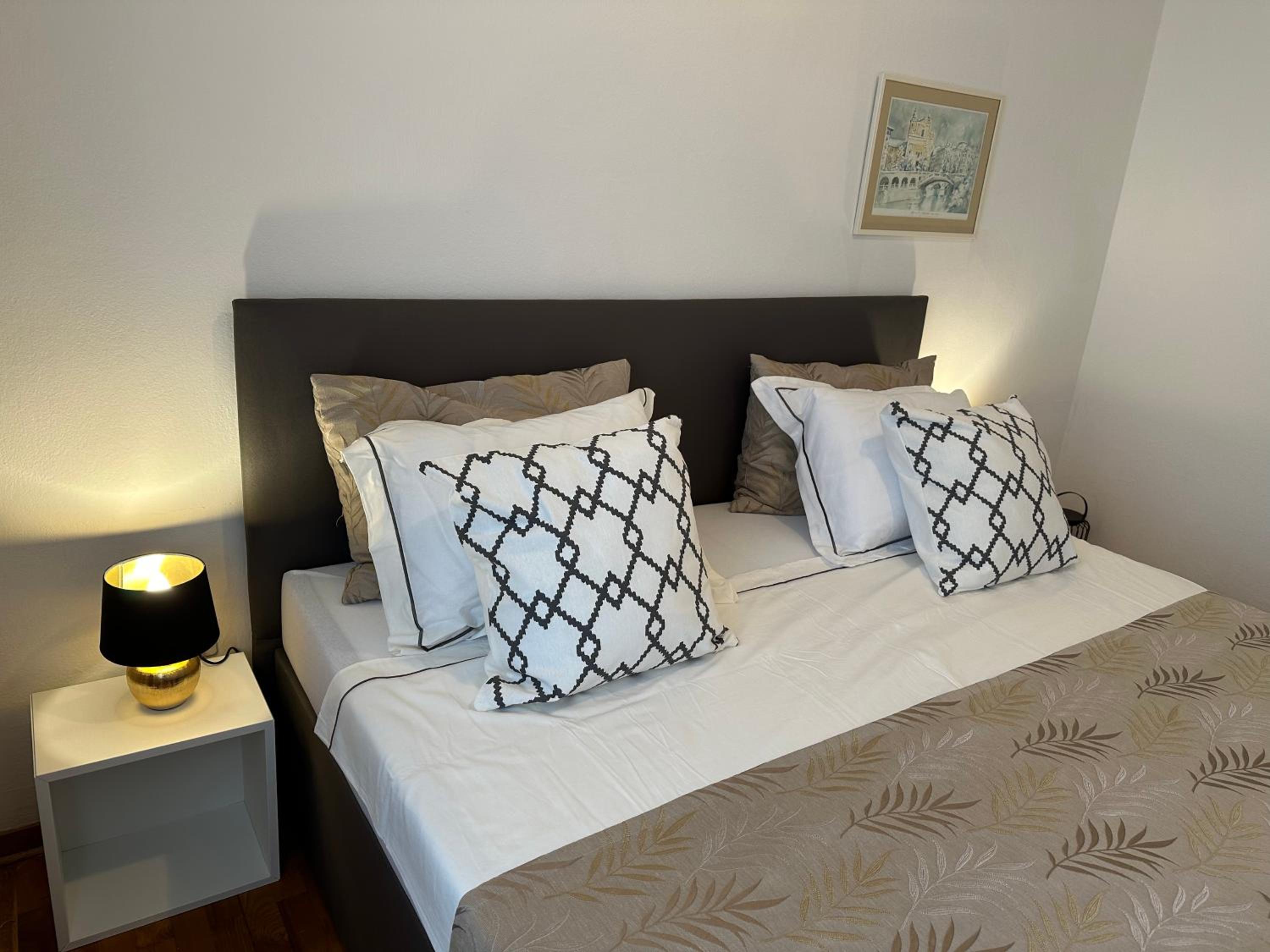 Sunny Hill Apartment