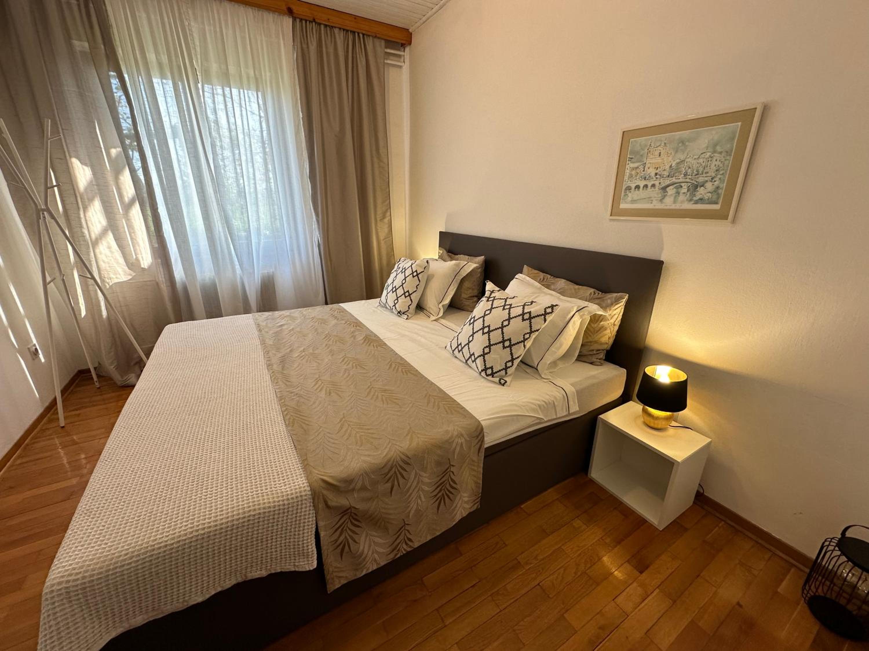 Sunny Hill Apartment
