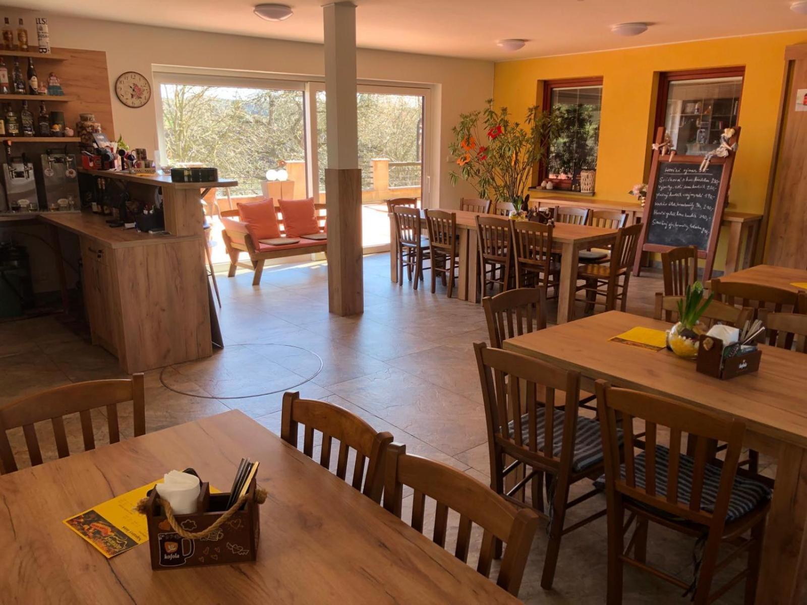 Penzion a restaurace Zlatovláska u zámku Červená Lhota