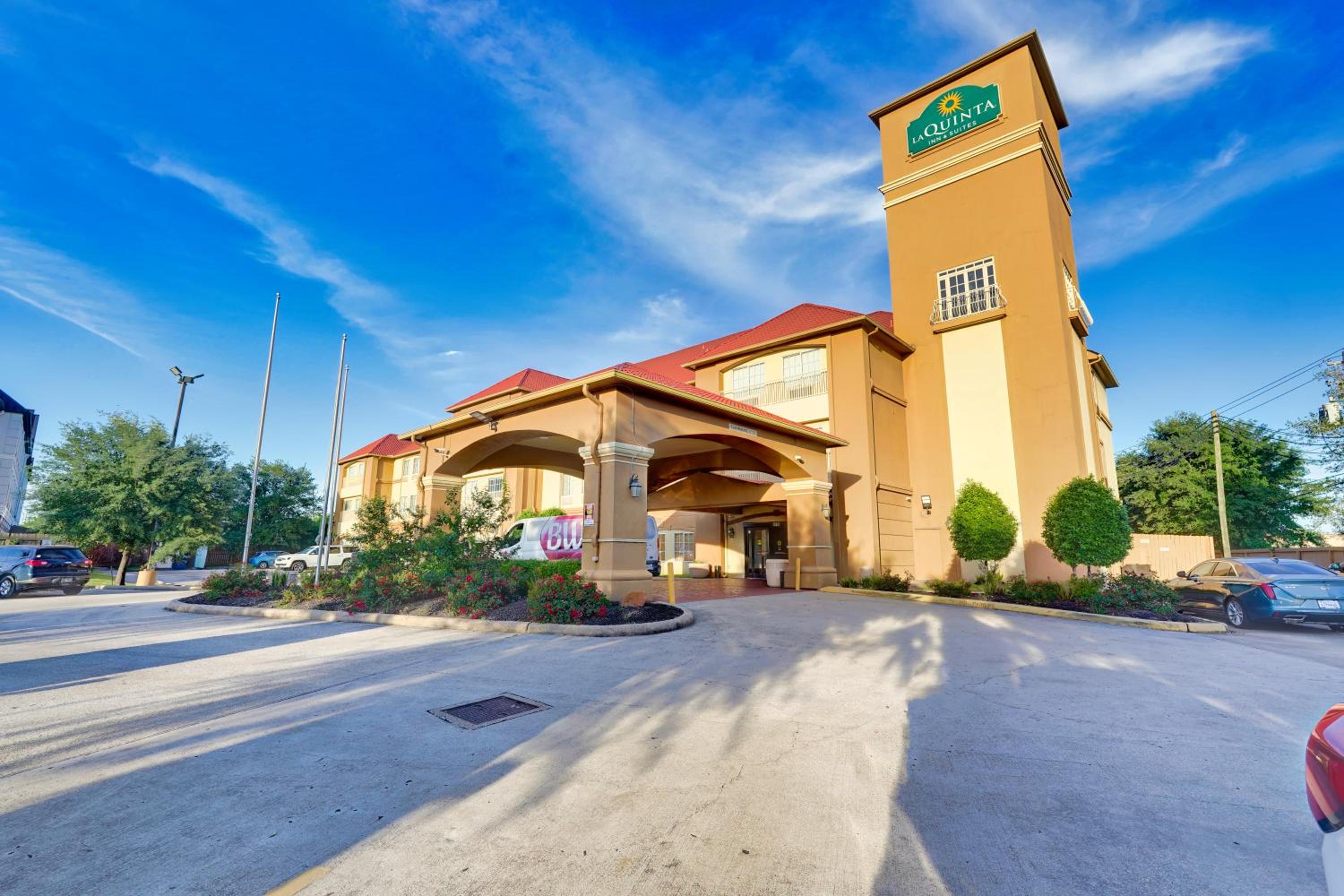 Hotel La Quinta by Wyndham Houston Hobby Airport - Image 1