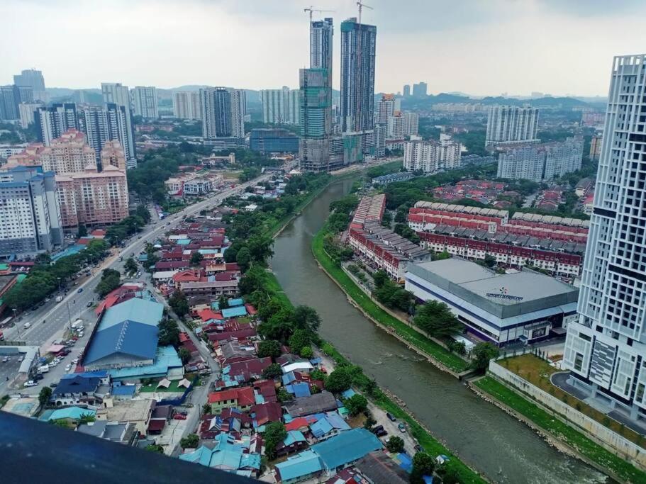 KL2-4pax studio nr KTM&Midvalley