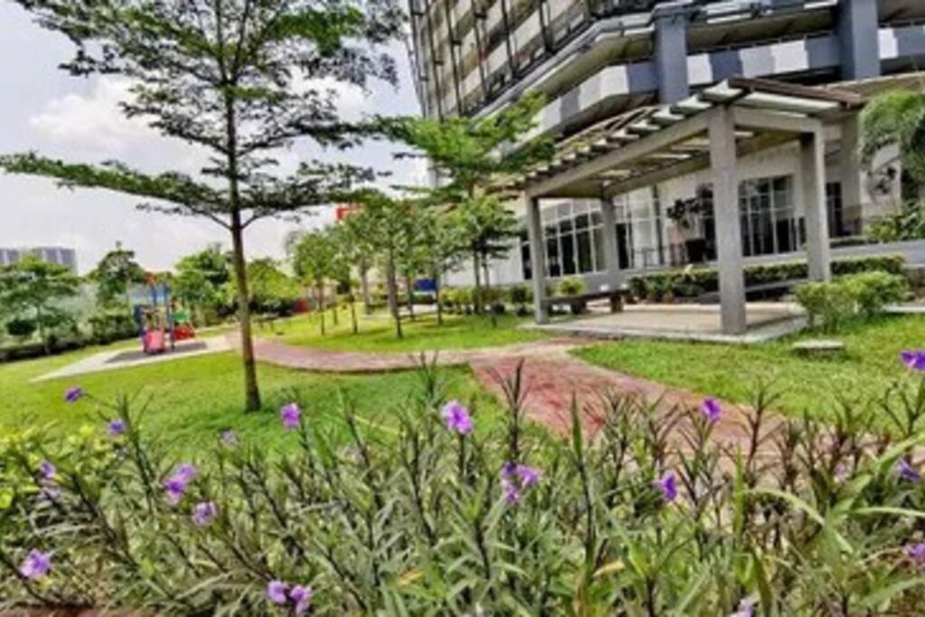 KL2-4pax studio nr KTM&Midvalley