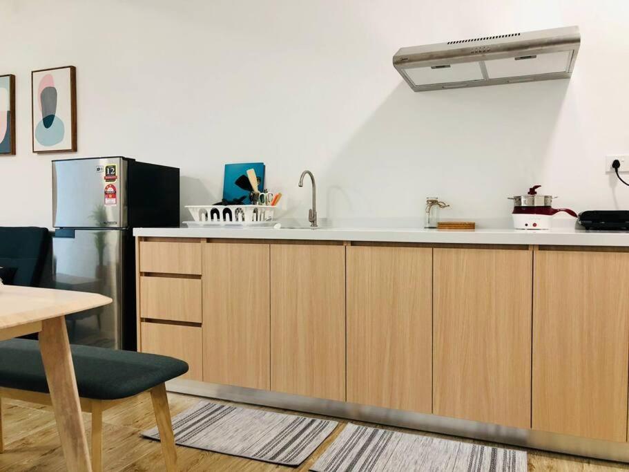 KL2-4pax studio nr KTM&Midvalley