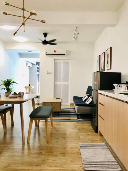 KL2-4pax studio nr KTM&Midvalley