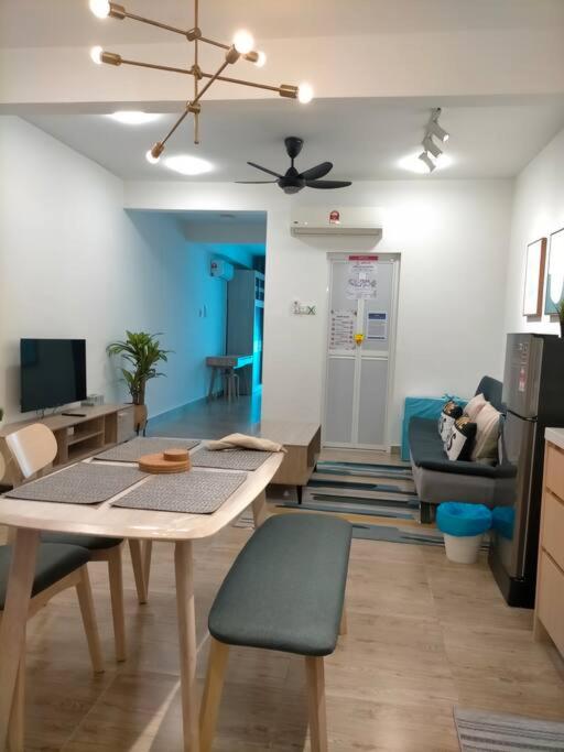 KL2-4pax studio nr KTM&Midvalley