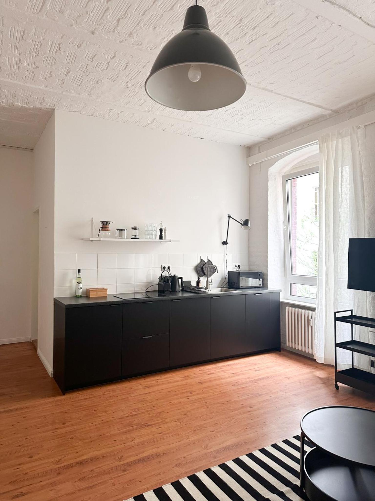 NOOK Design-Apartments mit Küche, Duschbad, neben U-Bahn Station aber ruhig gelegen