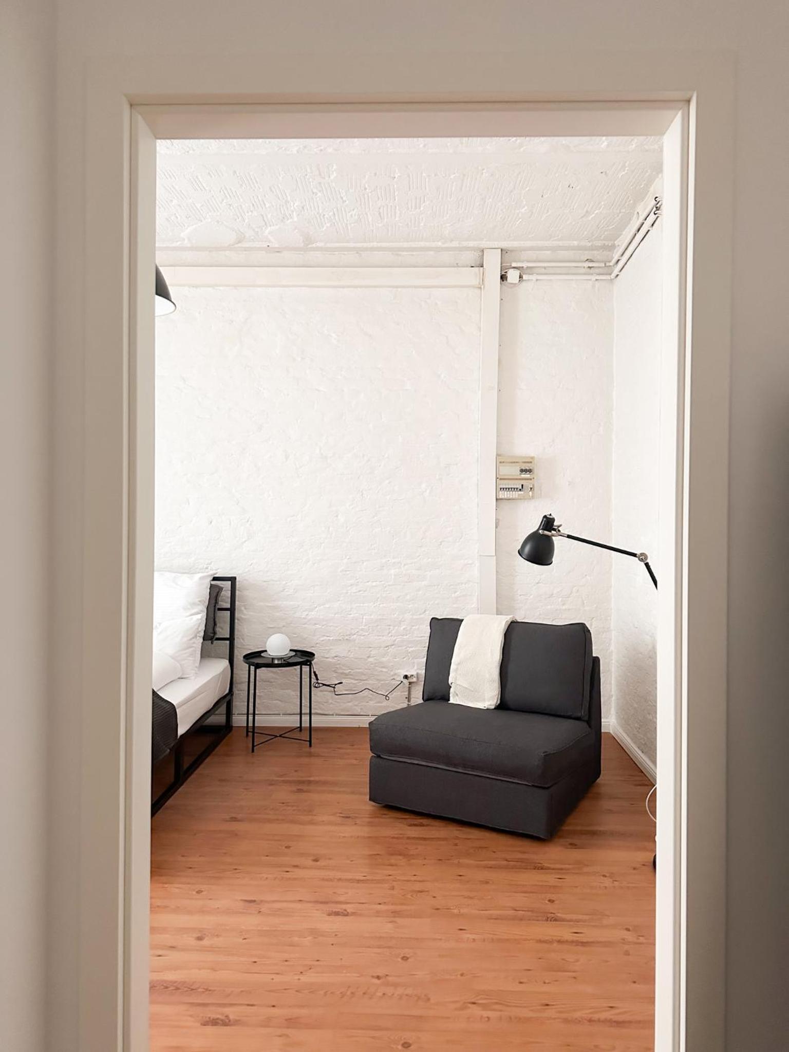 NOOK Design-Apartments mit Küche, Duschbad, neben U-Bahn Station aber ruhig gelegen