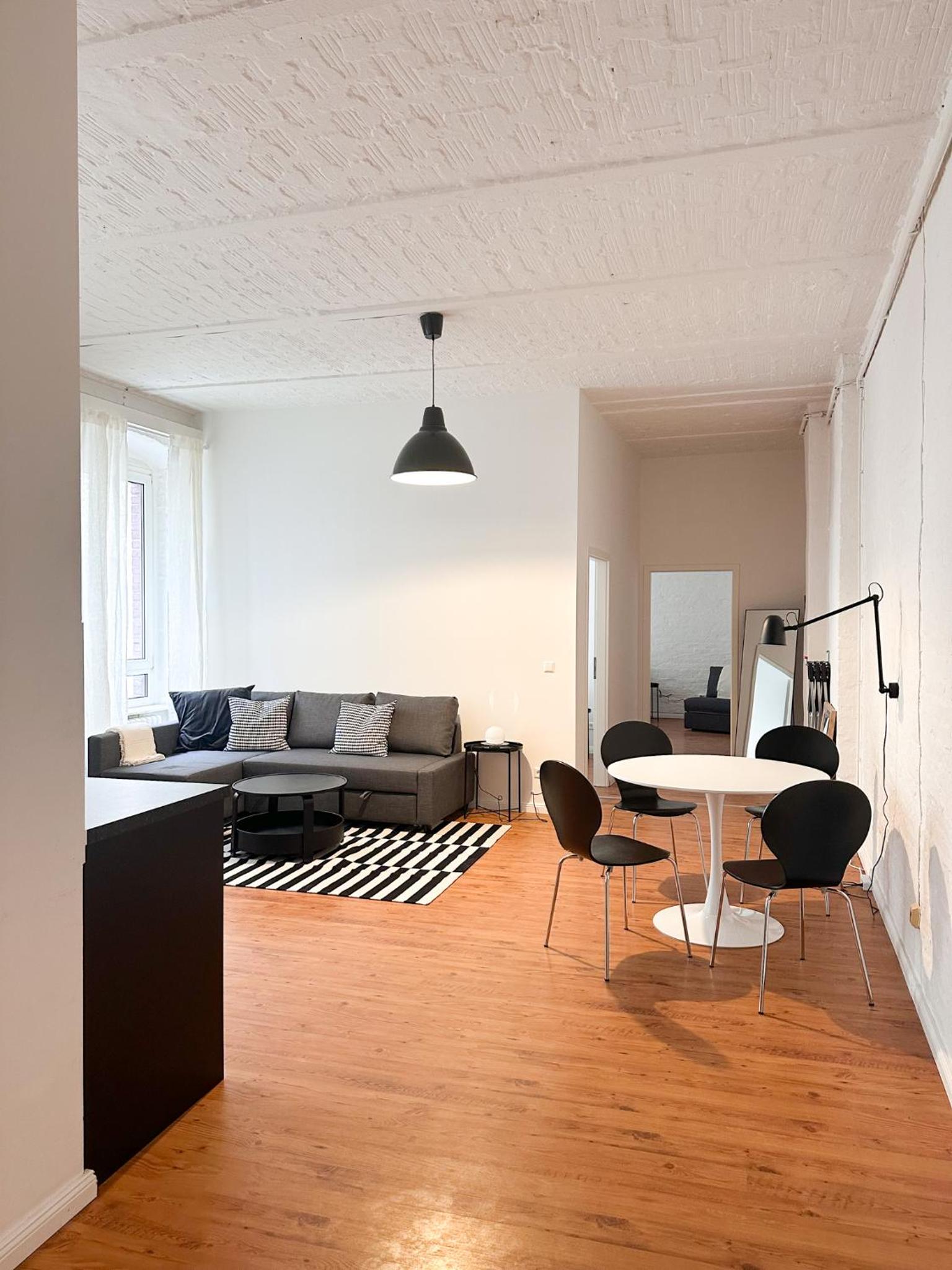 NOOK Design-Apartments mit Küche, Duschbad, neben U-Bahn Station aber ruhig gelegen