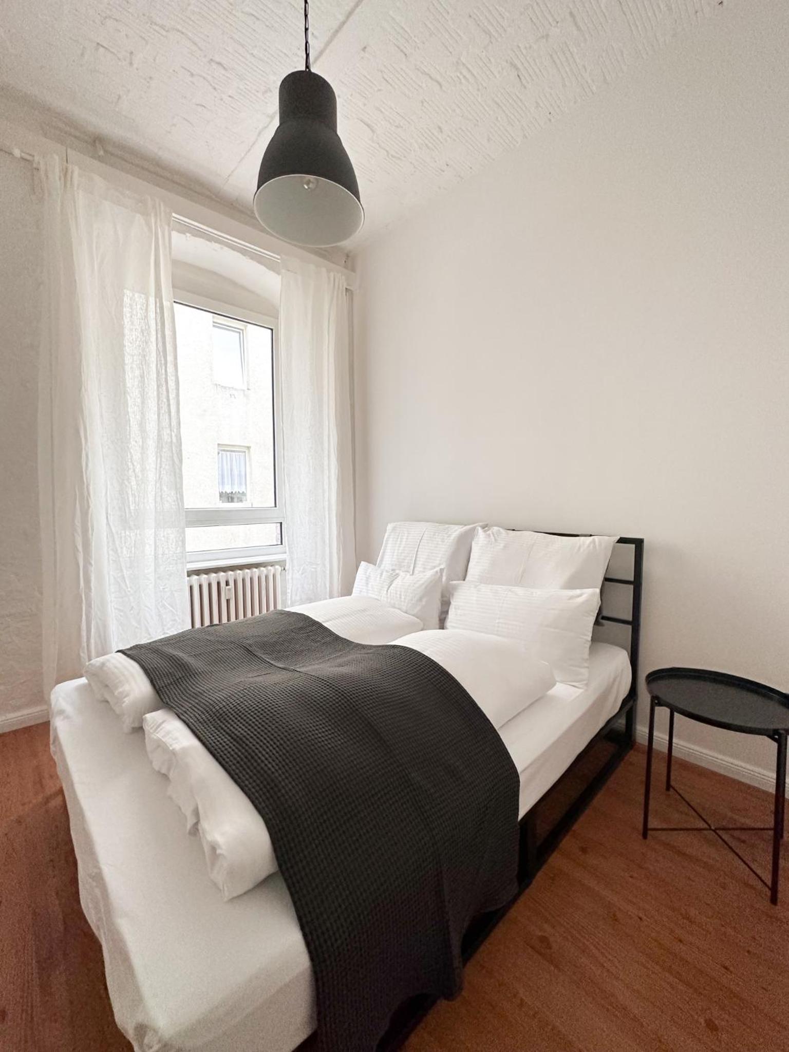 NOOK Design-Apartments mit Küche, Duschbad, neben U-Bahn Station aber ruhig gelegen