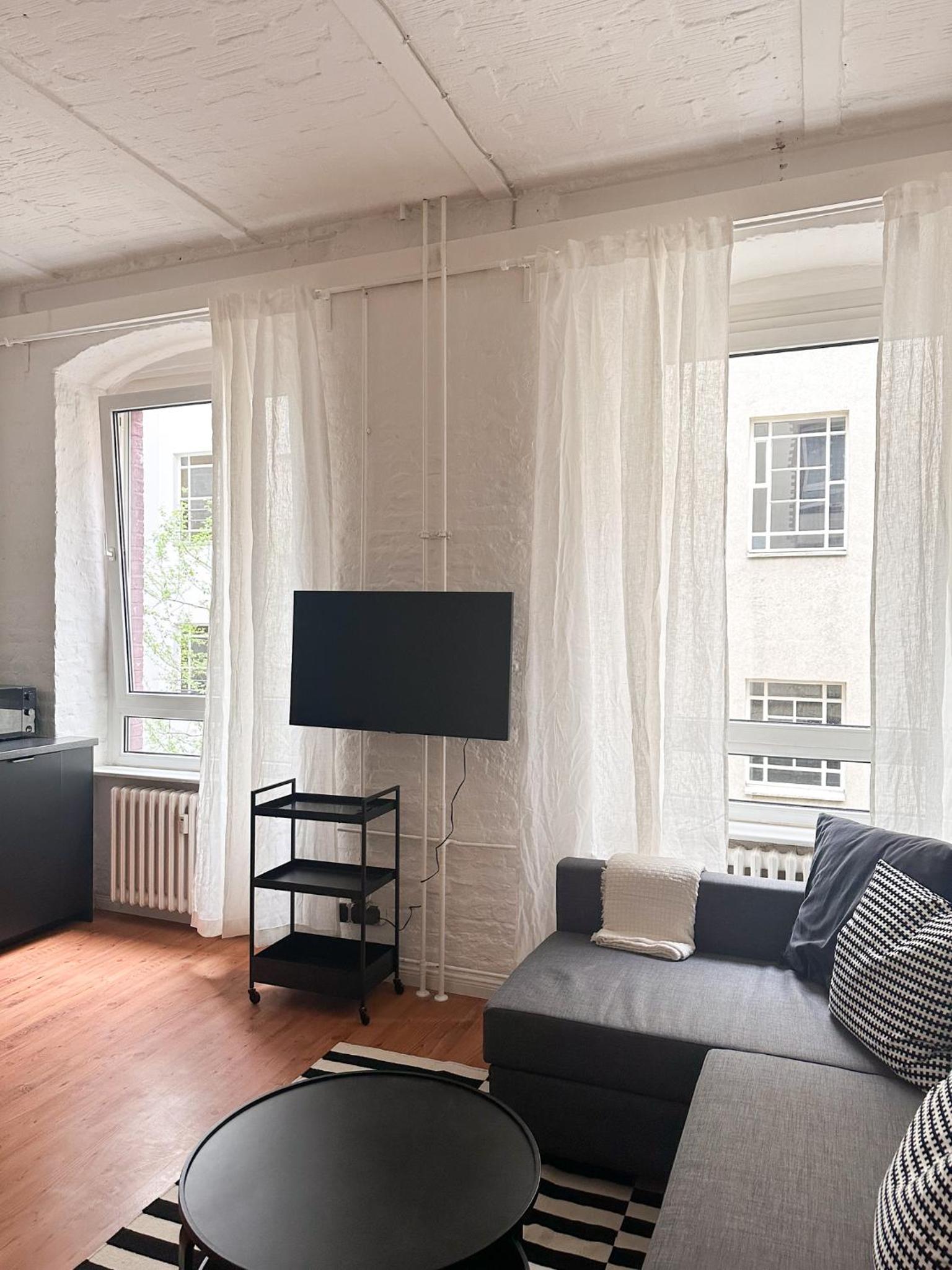 NOOK Design-Apartments mit Küche, Duschbad, neben U-Bahn Station aber ruhig gelegen