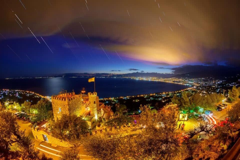 Seaside Family Haven - Avia's Spacious Getaway