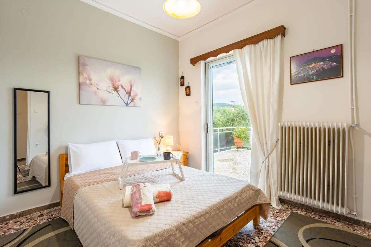 Seaside Family Haven - Avia's Spacious Getaway photo 5