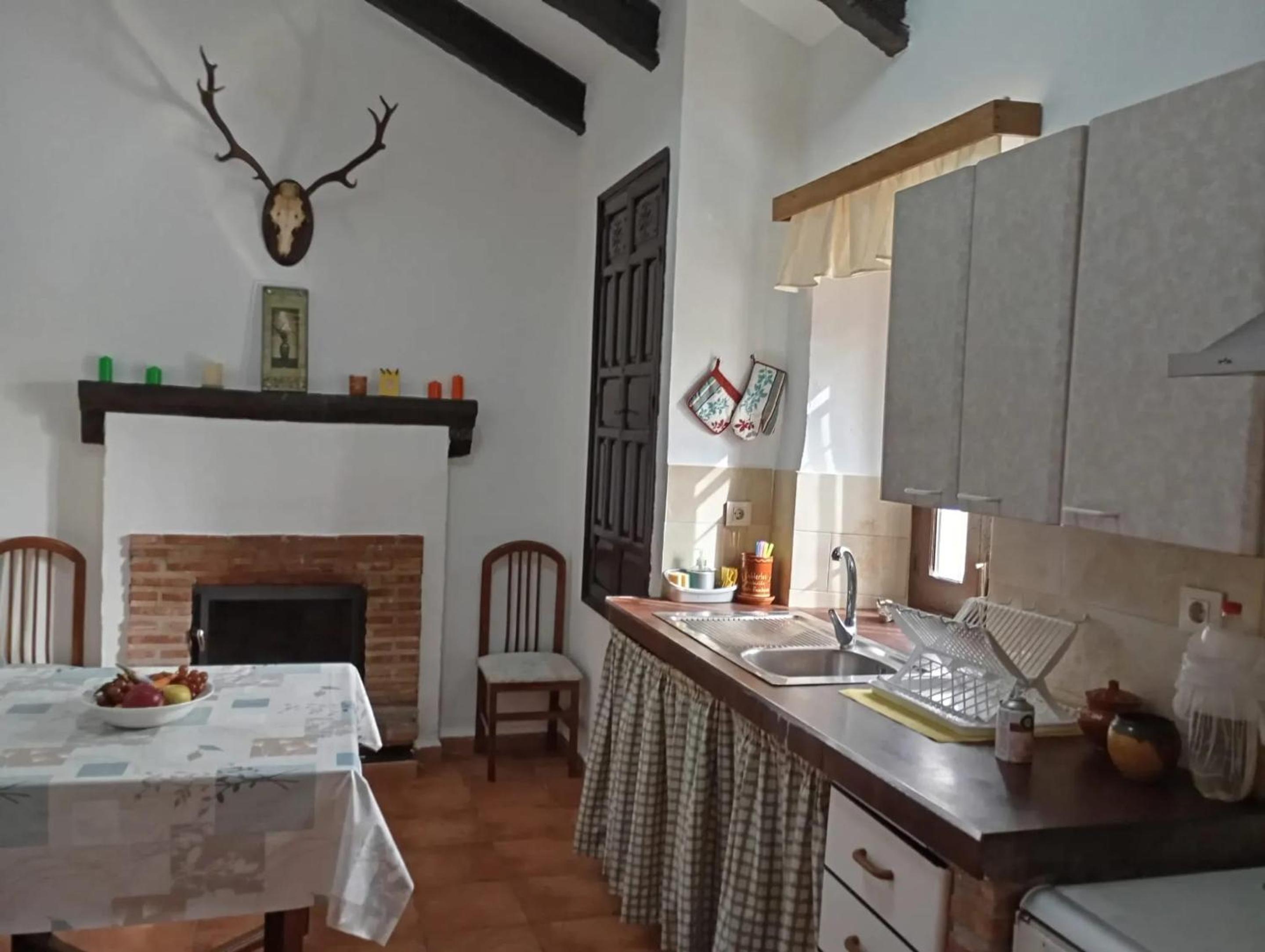 Charming house in Fuente la Seda with private pool view 4