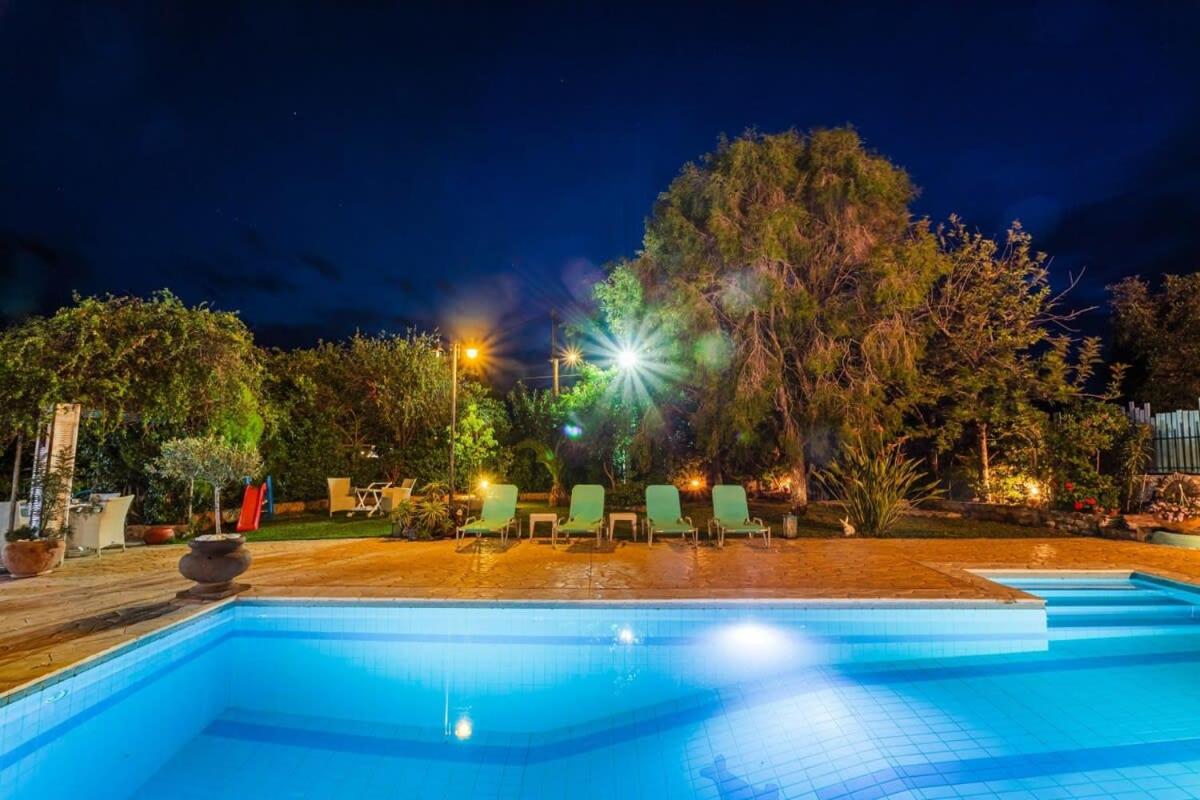 Seaside Oasis - Luxurious Villa with Private Pool view 3