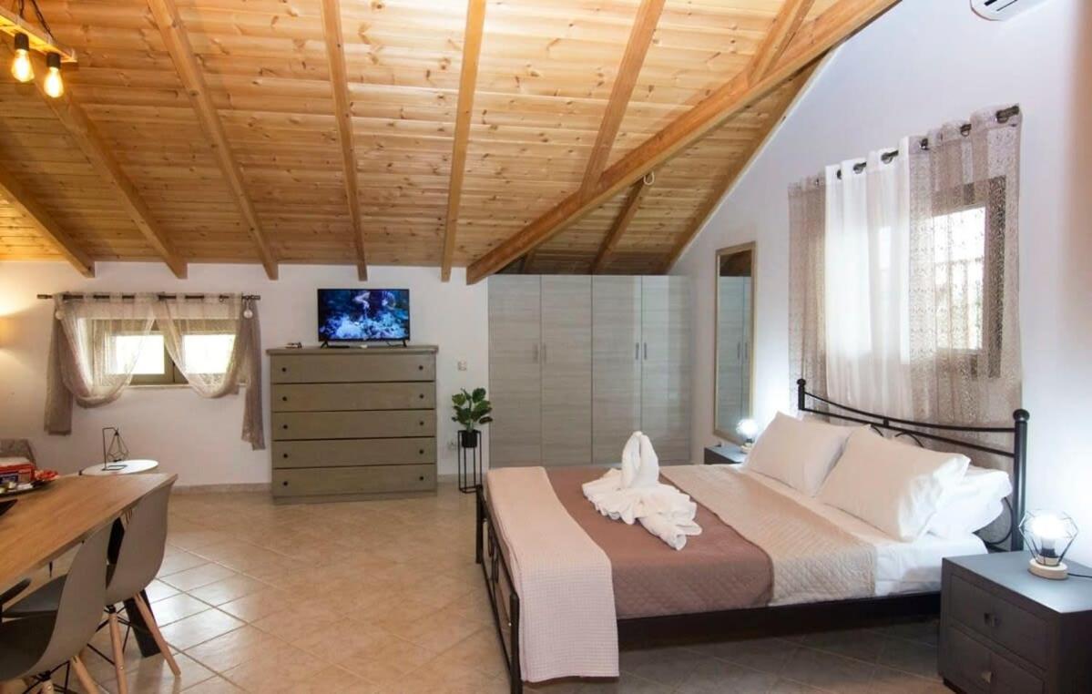 Selinitsa Stone Residence-Private Poolside Retreat