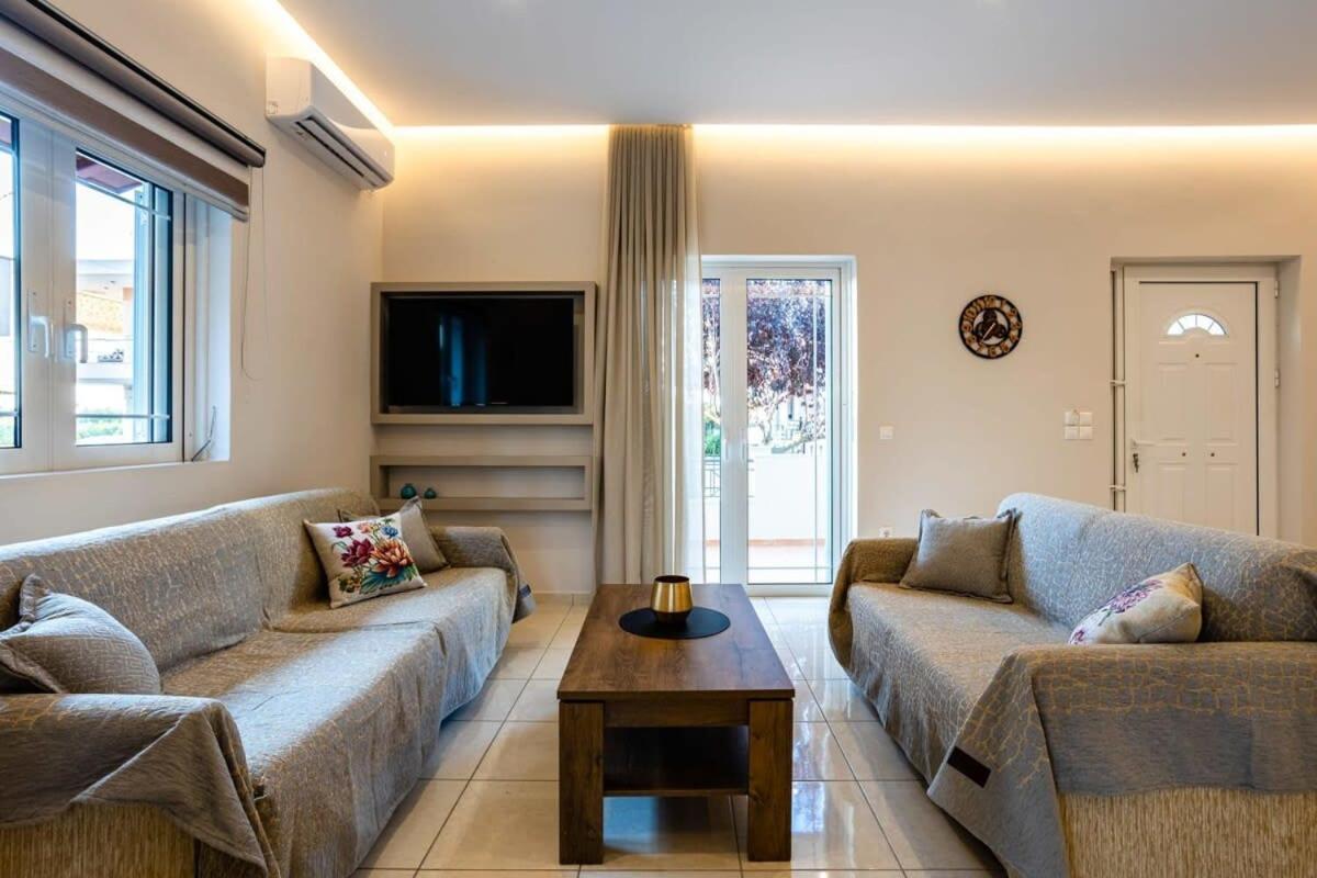 Filiatra Downtown Cozy Retreat - Homely Vibes view 3
