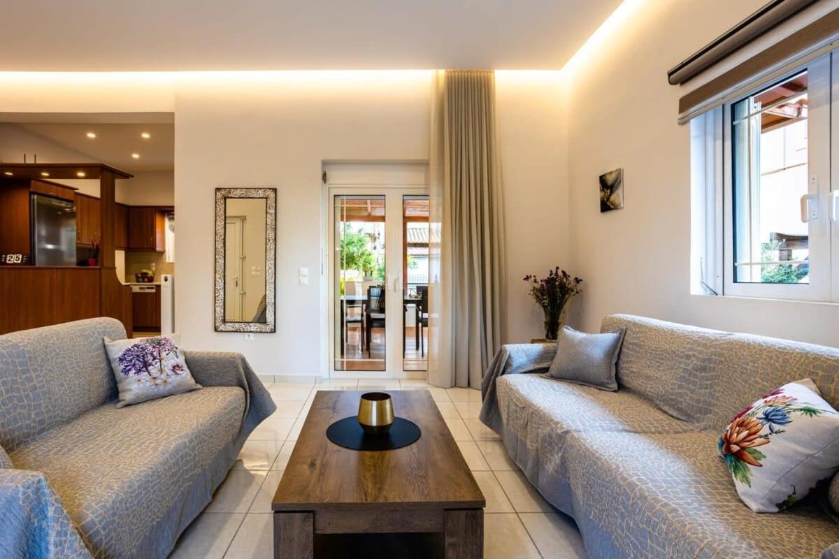 Filiatra Downtown Cozy Retreat - Homely Vibes view 5