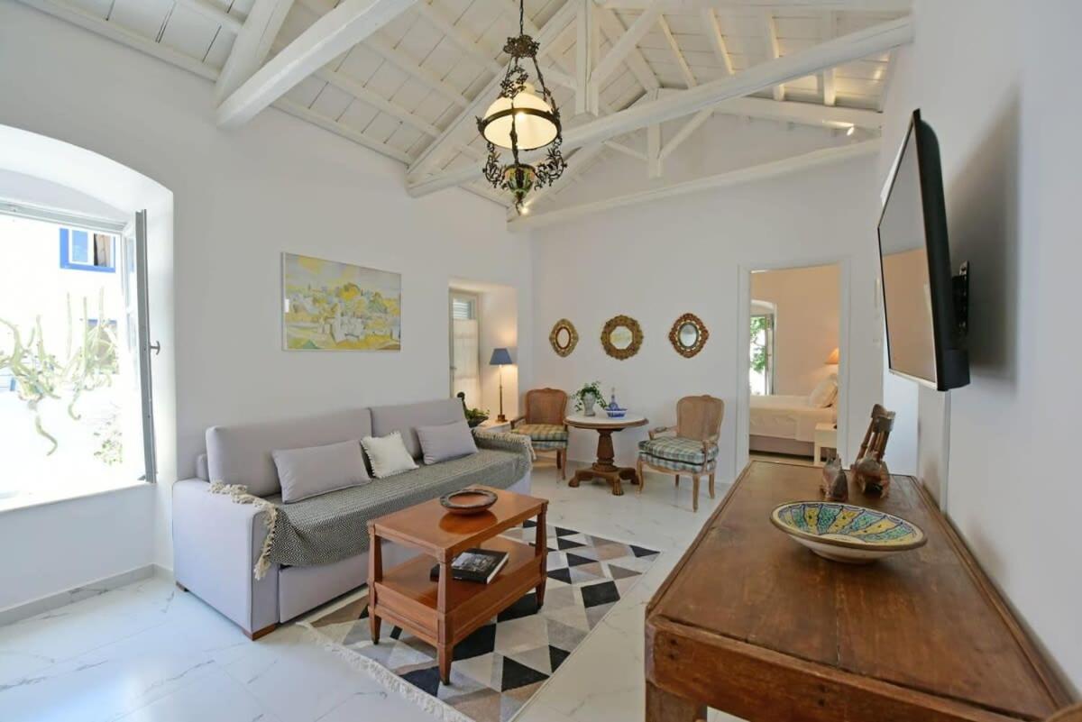 A Sea-licious Vacation - Chic & Style in Hydra photo 4