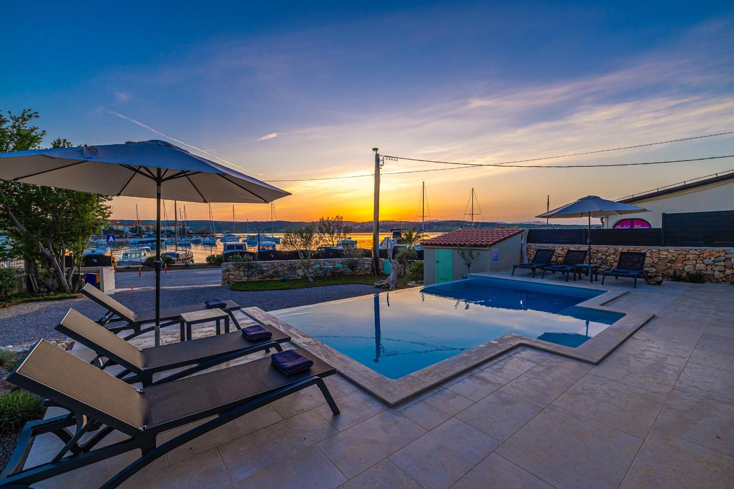 Villa BEACHFRONT