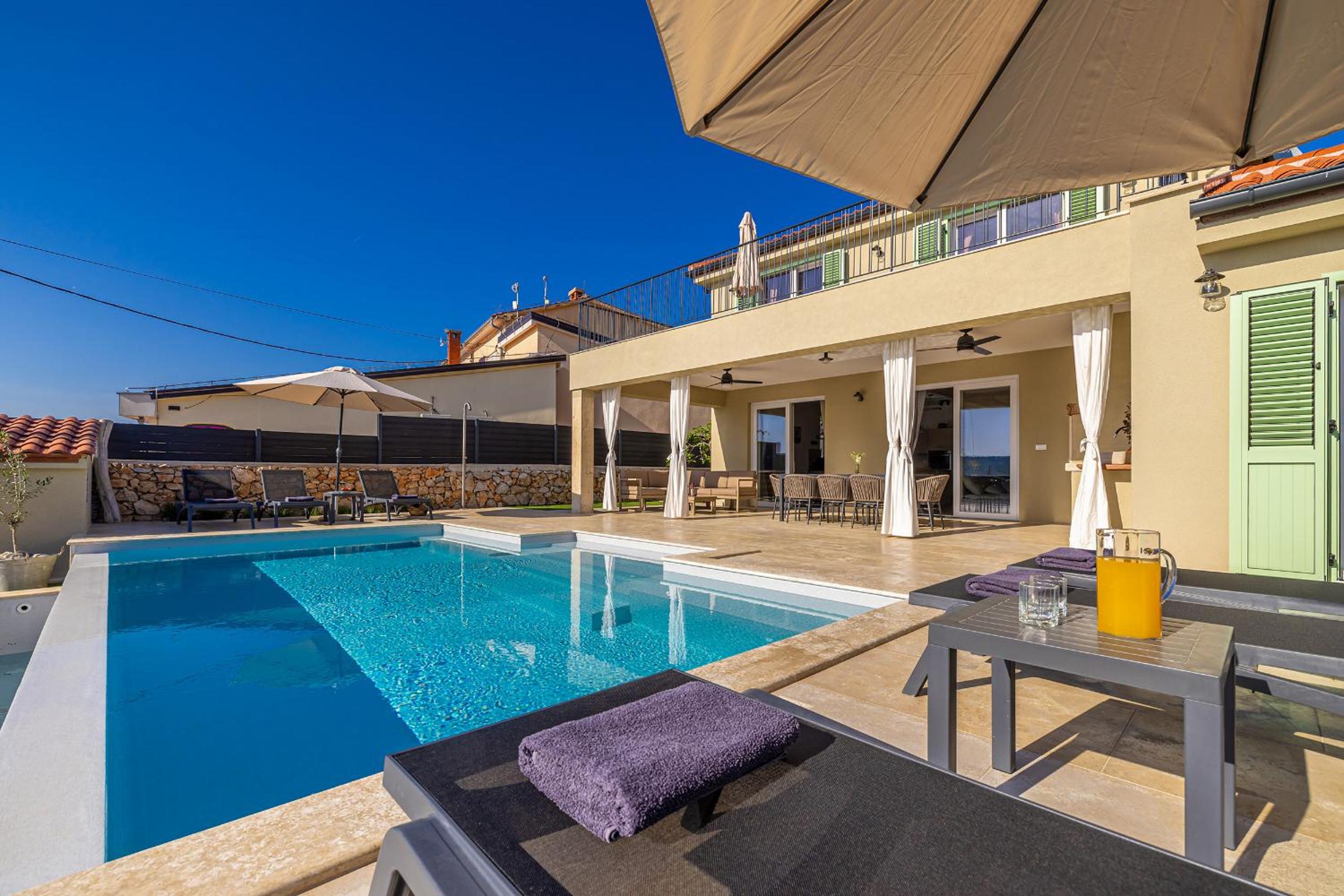 Villa BEACHFRONT