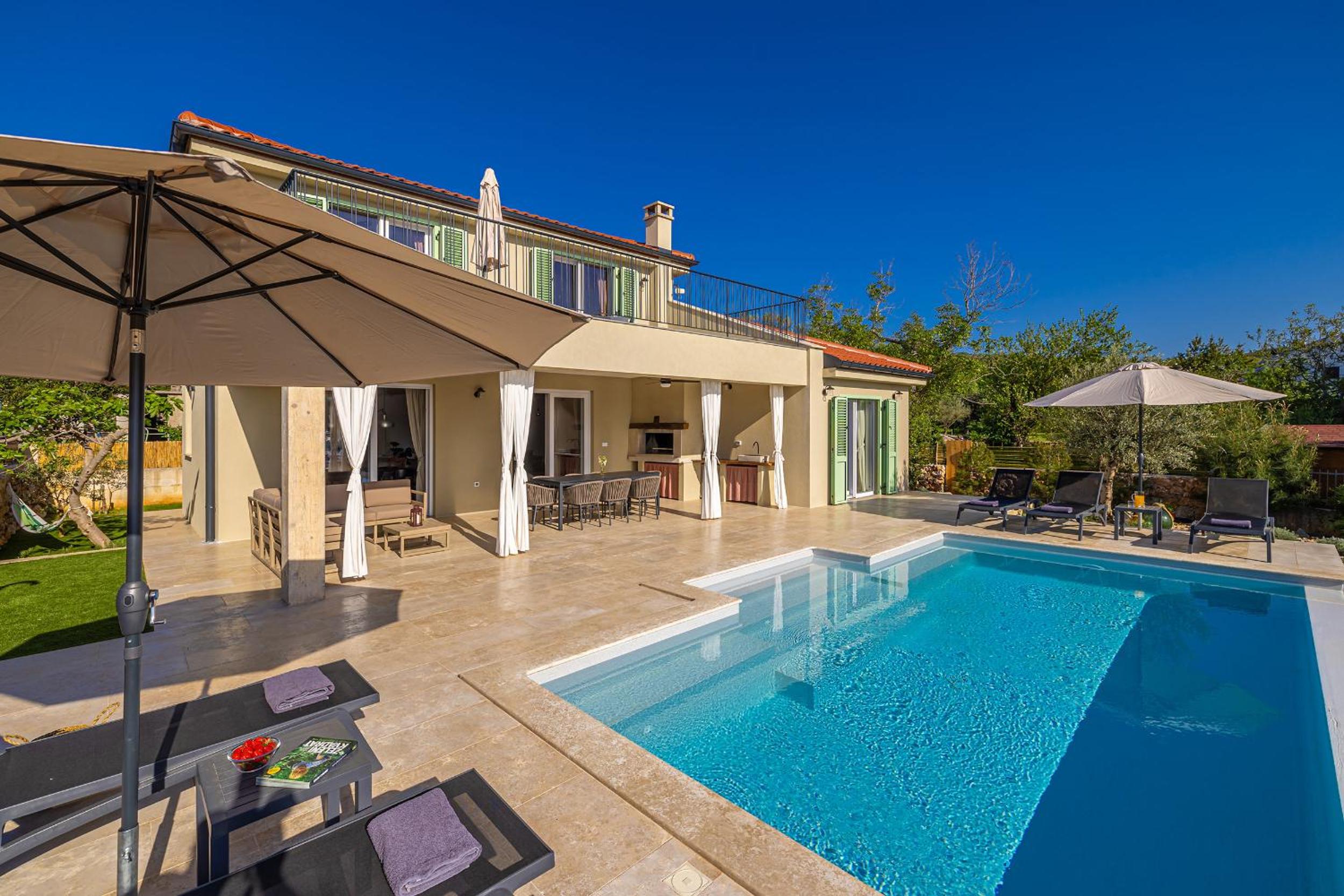 Villa BEACHFRONT