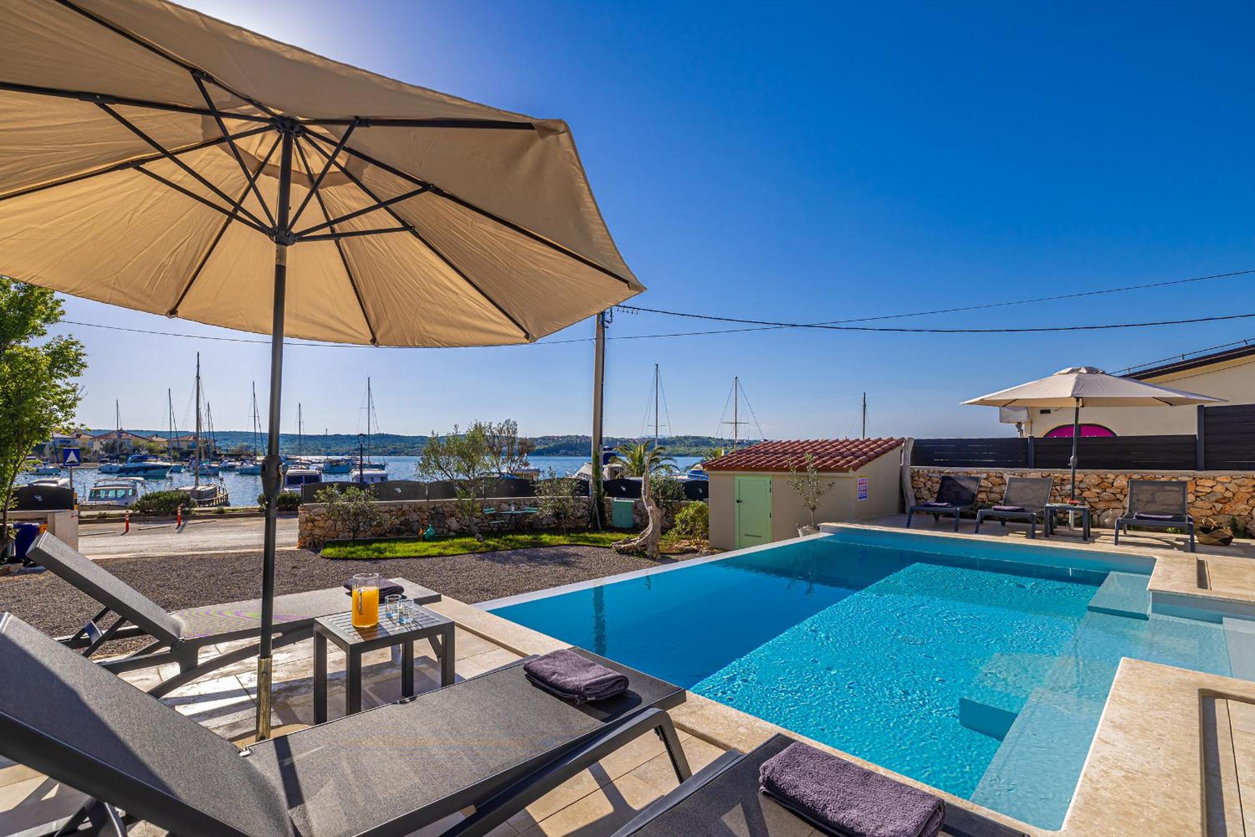 Villa BEACHFRONT