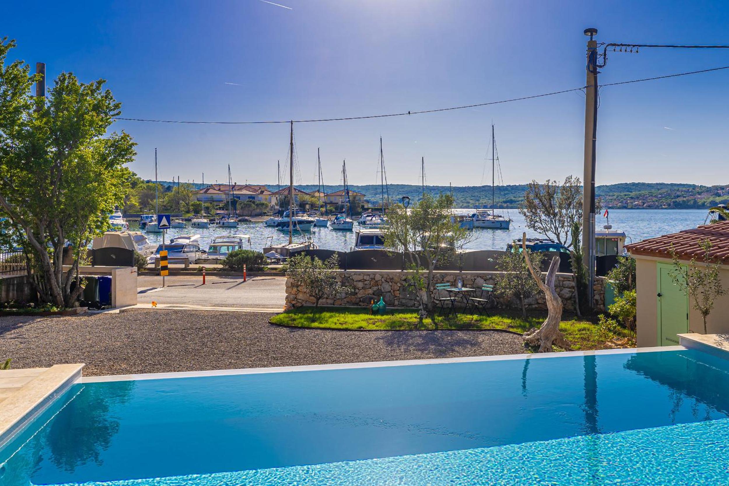 Villa BEACHFRONT