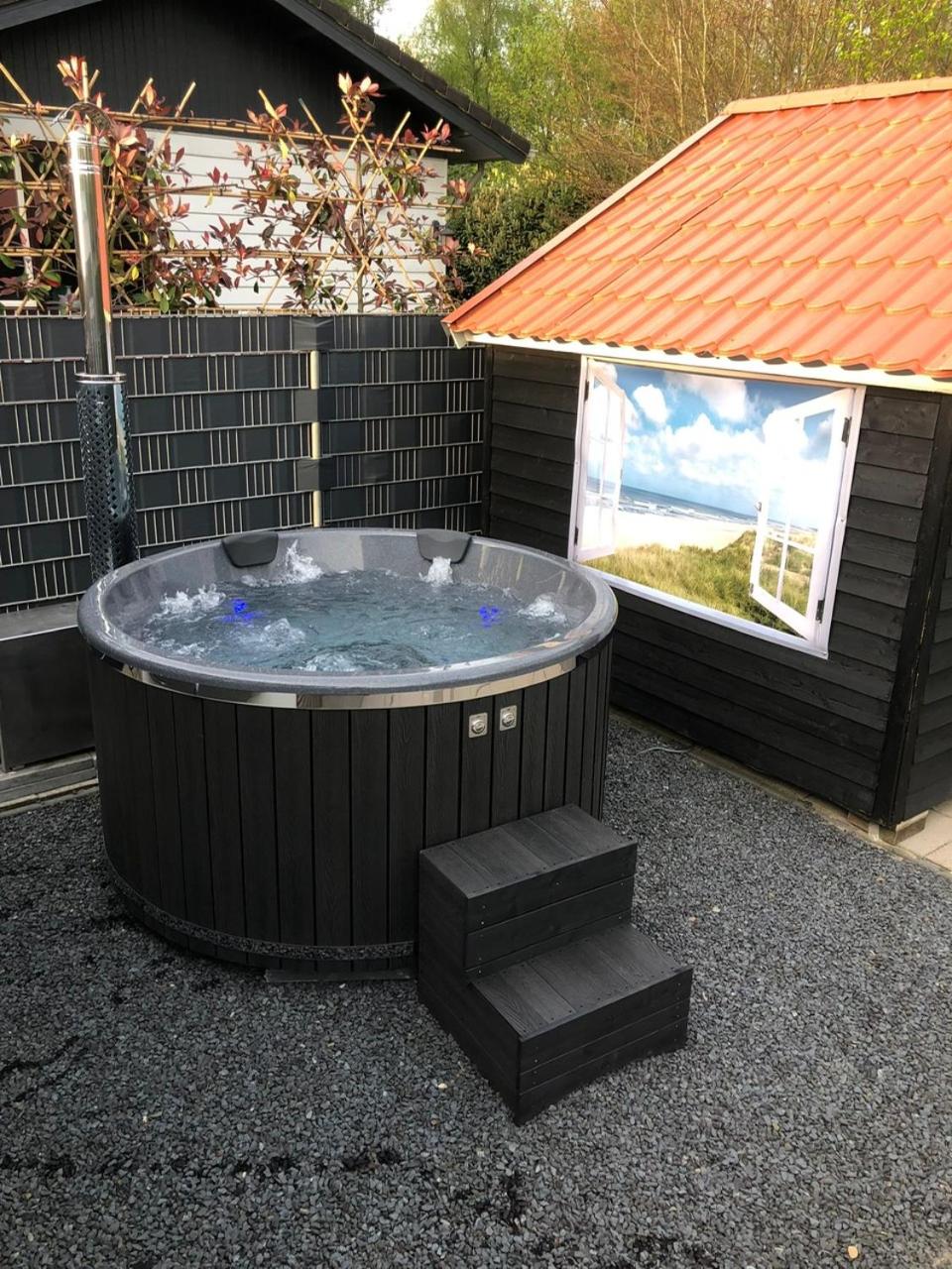 Wellness chalet Putten Hottub & Sauna in het bos view 2