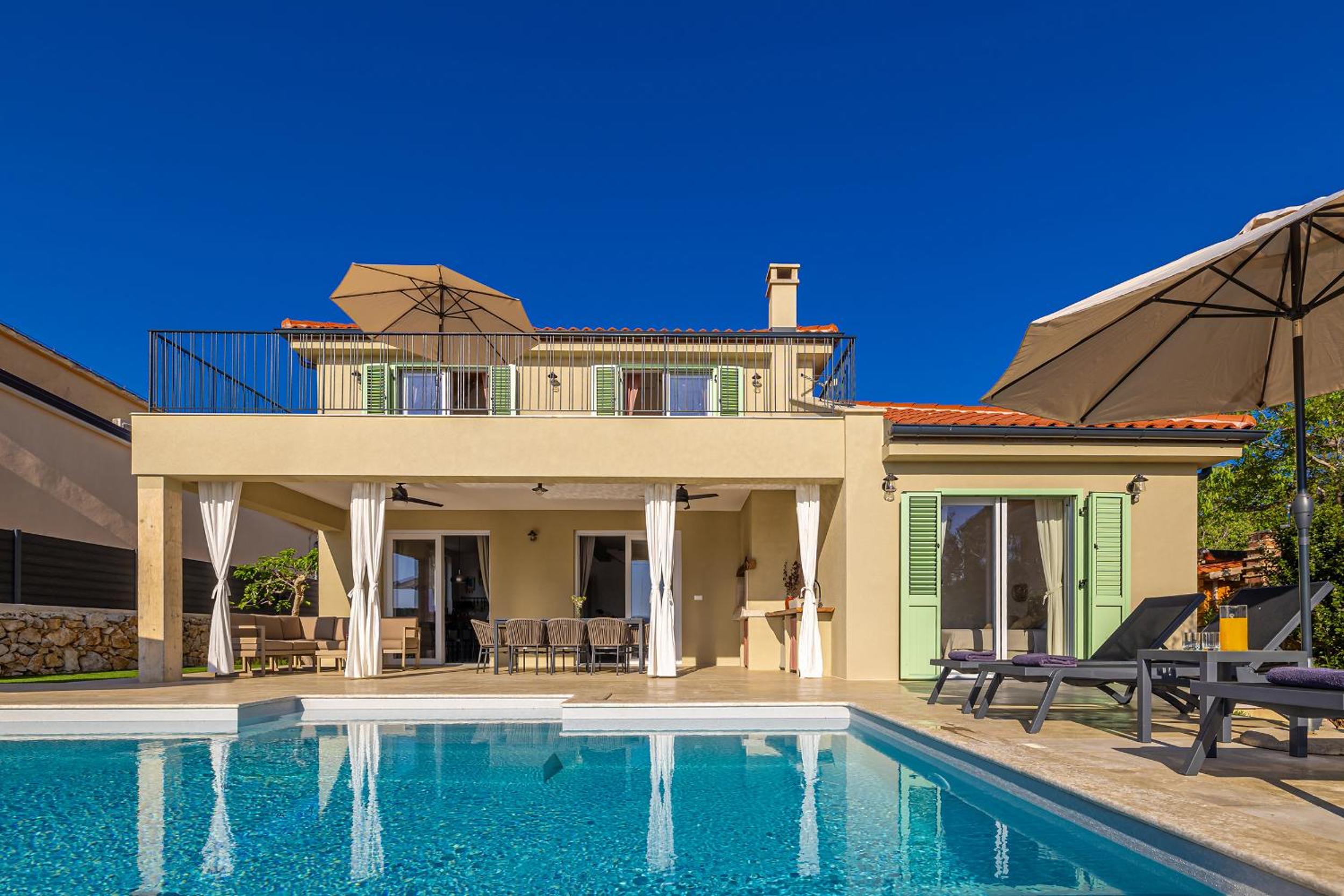 Villa BEACHFRONT