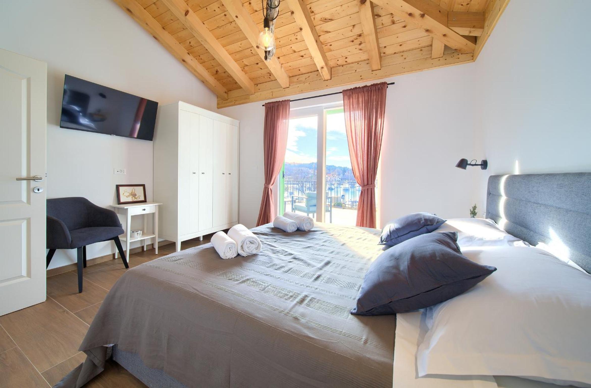 Villa BEACHFRONT