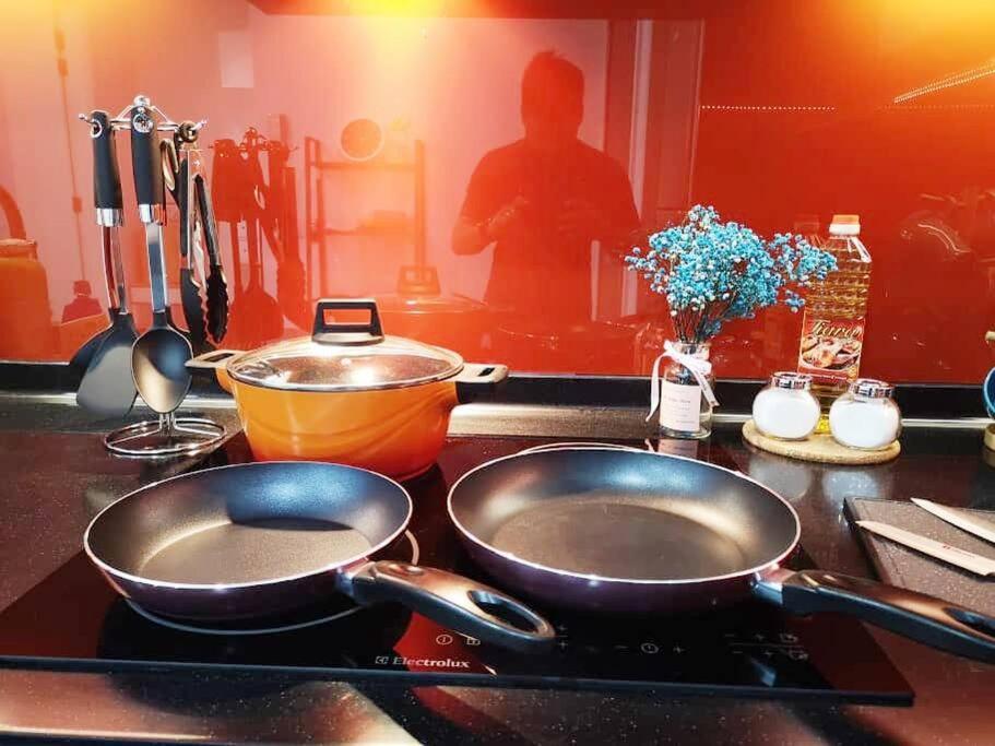 Arcoris Mont Kiara 23#Main Street Walking Distance#Sunway 163#2 Bedroom Balcony 2-4Pax
