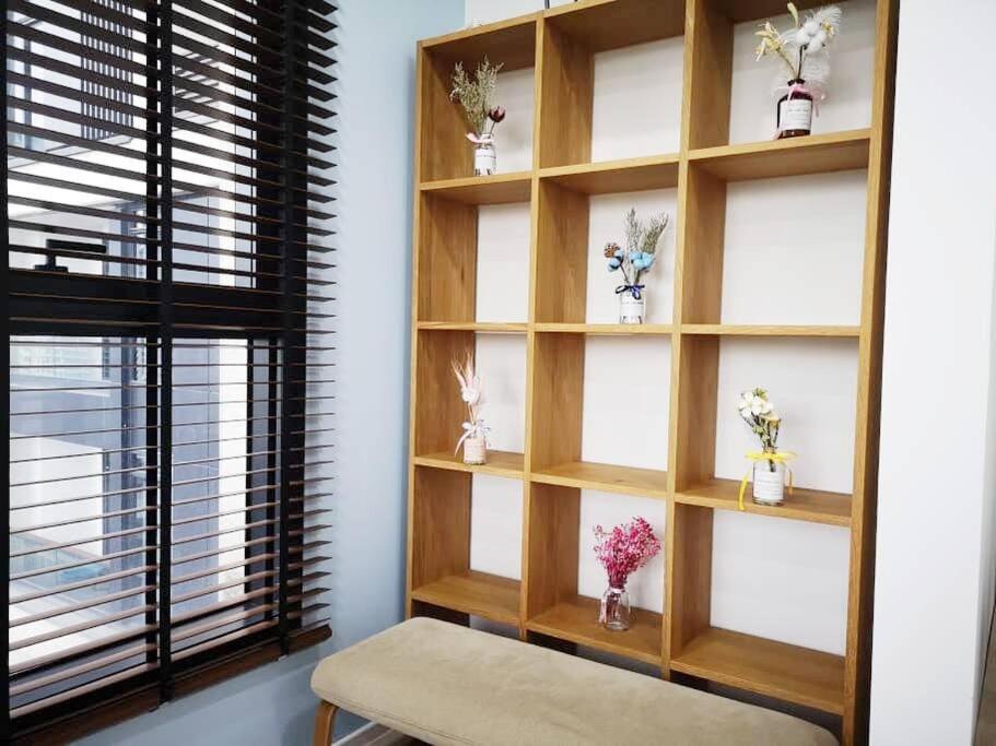 Arcoris Mont Kiara 23#Main Street Walking Distance#Sunway 163#2 Bedroom Balcony 2-4Pax