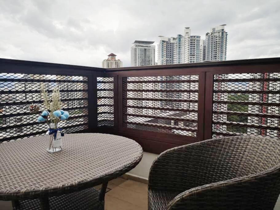 Arcoris Mont Kiara 23#Main Street Walking Distance#Sunway 163#2 Bedroom Balcony 2-4Pax