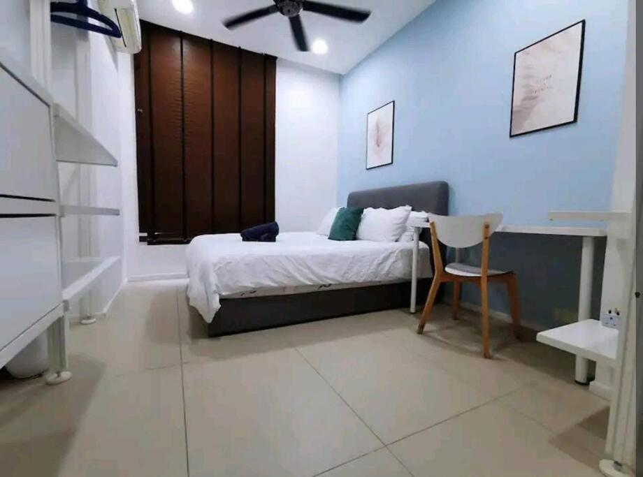 Arcoris Mont Kiara 23#Main Street Walking Distance#Sunway 163#2 Bedroom Balcony 2-4Pax