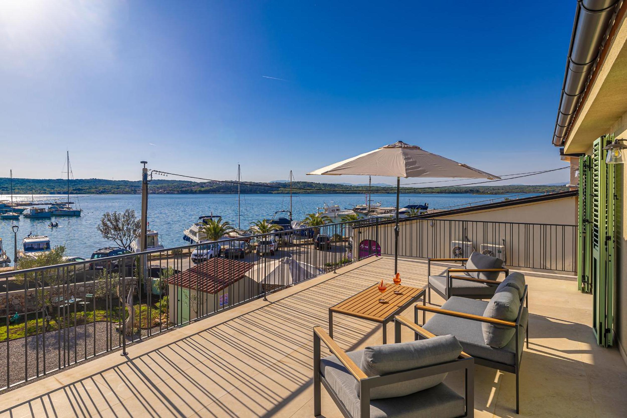 Villa BEACHFRONT