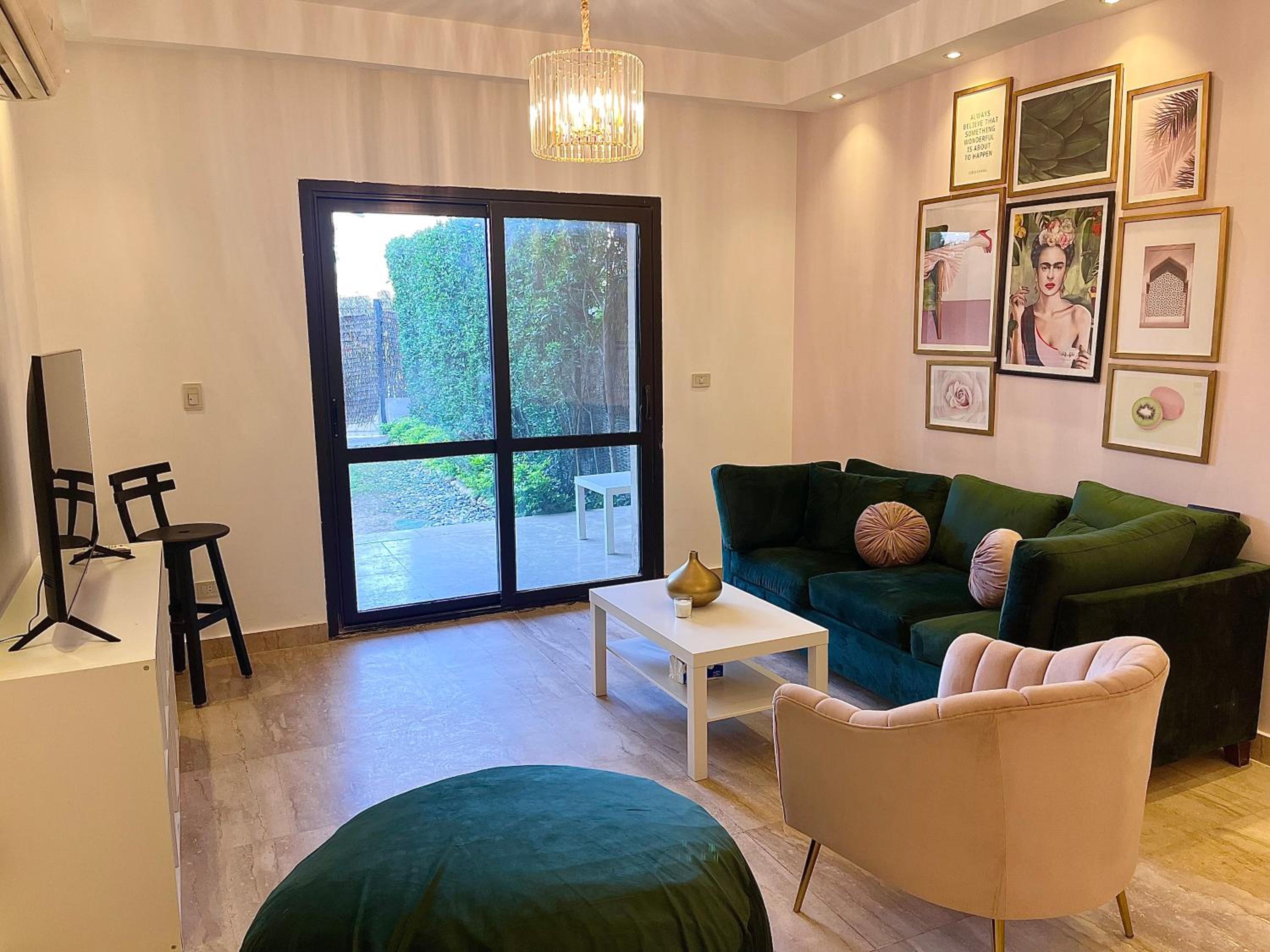 Boho Westown Apartment with Garden Families only